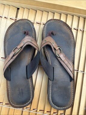 Clarks Brown Leather Dual-Tone Toe-Post Sandals